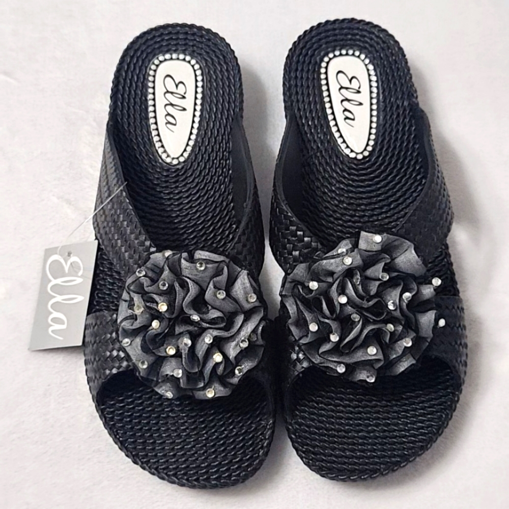 NWT black Ella slip-on wedge sandals, woven style bejeweled floral center, 7
